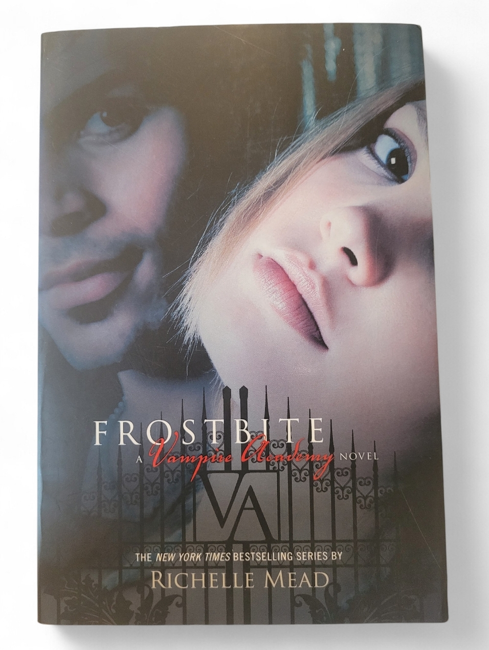 Frostbite by Richelle Mead - Paperback - Picture 2 of 5
